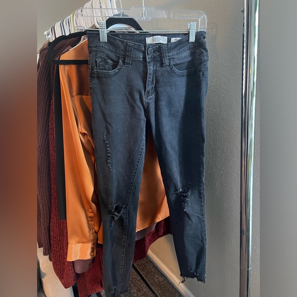 Distressed Skinny Jeans size 3/26 - Picture 1 of 3